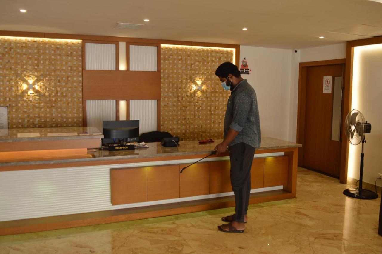 Hotel Apsara Shoranur 외부 사진