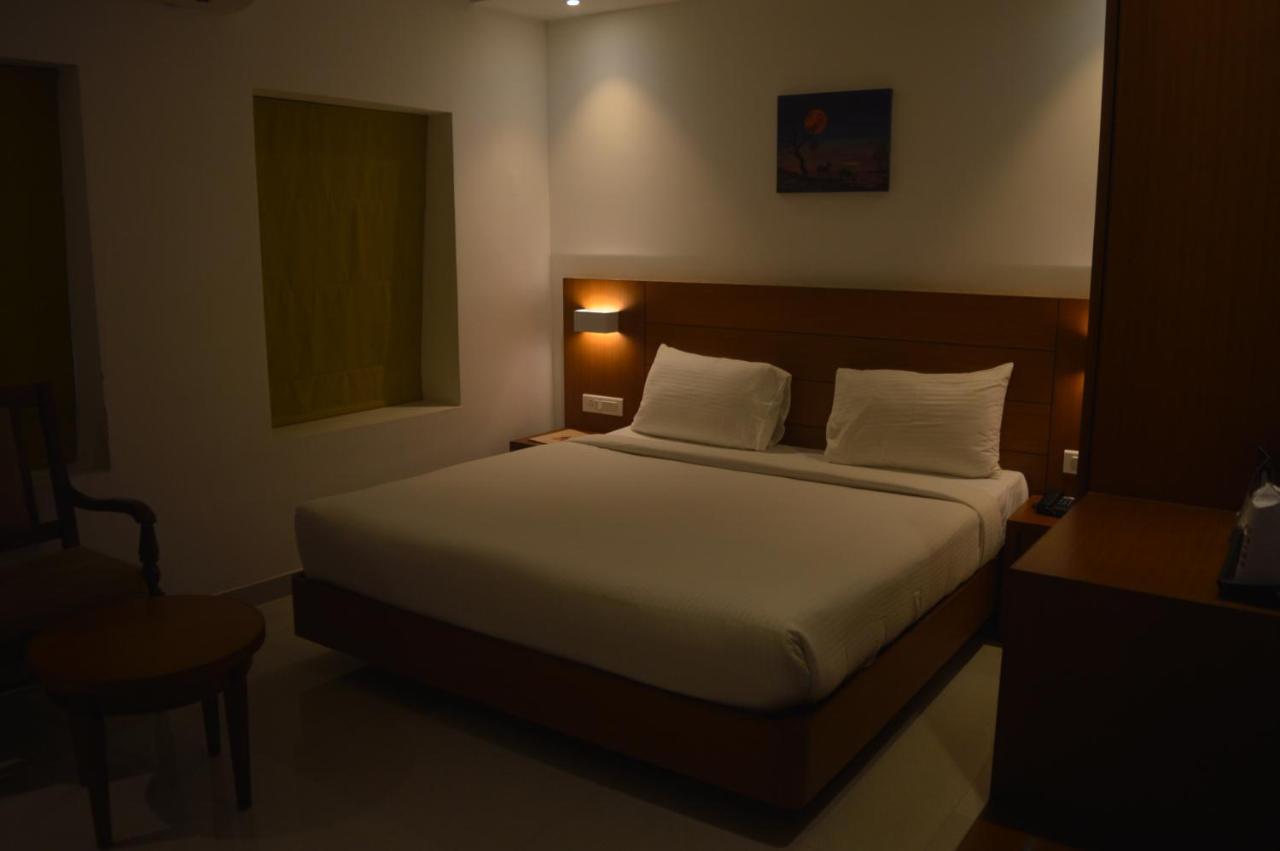 Hotel Apsara Shoranur 외부 사진