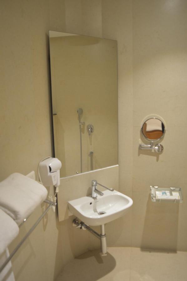 Hotel Apsara Shoranur 외부 사진